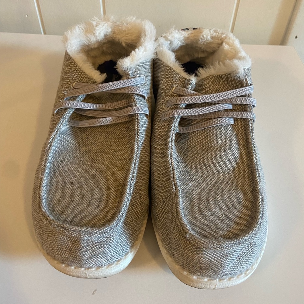 Tommy Bahama Gray Fur-Lined Slipper Shoes